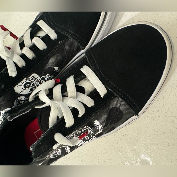 Like new Vans old skool skeletons - Picture 2 of 5